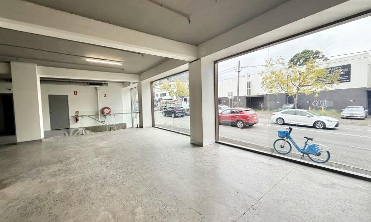 For Lease - Top quality 397sqm showroom with excellent exposure