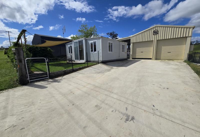 Dual Cabins & Large Shed in Taylors Arm Region.