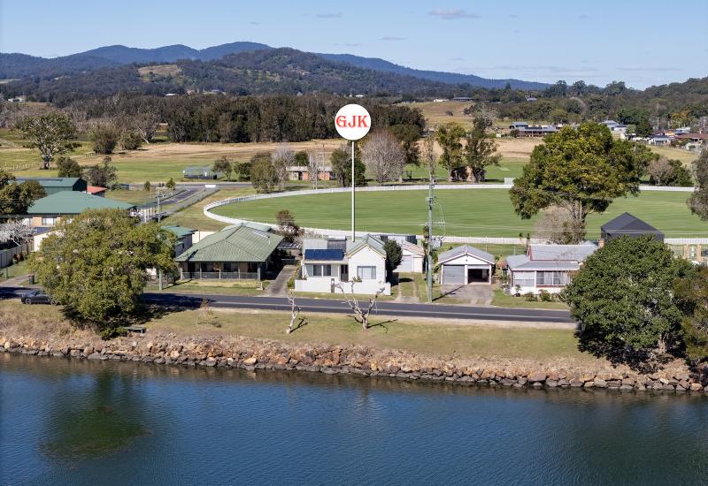 River Views, CBD Convenience & Room to Make It Your Own