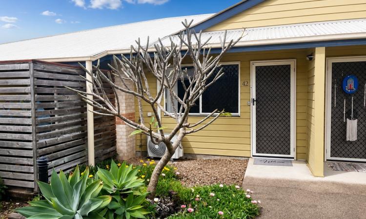 Renovated, Low-Maintenance Living in the Highly Sought-After Oxford Crest