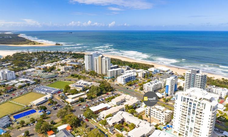 COASTAL CHARM IN THE HEART OF COTTON TREE