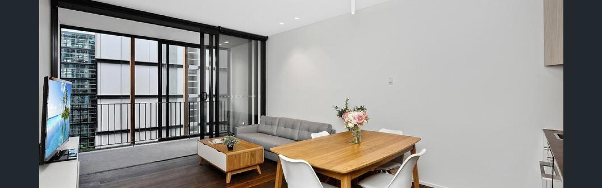 MASSIVE NORTH FACING 1 BEDROOM SUITE