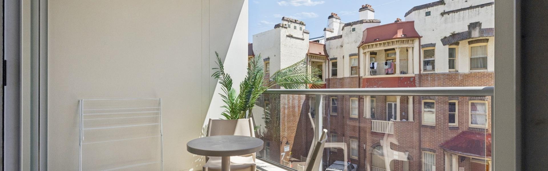 Sunlit One-Bedroom Apartment with Balcony & Resort-Style Facilities in Chippendale