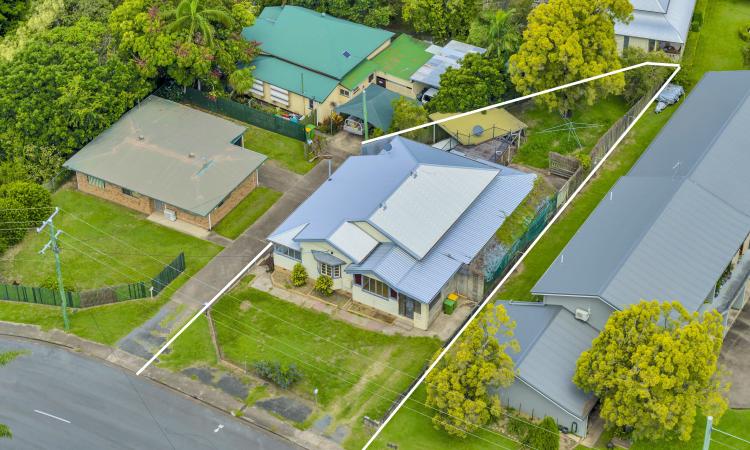SOLID SPACIOUS CLASSIC QUEENSLANDER WITH A GREAT LOCATION