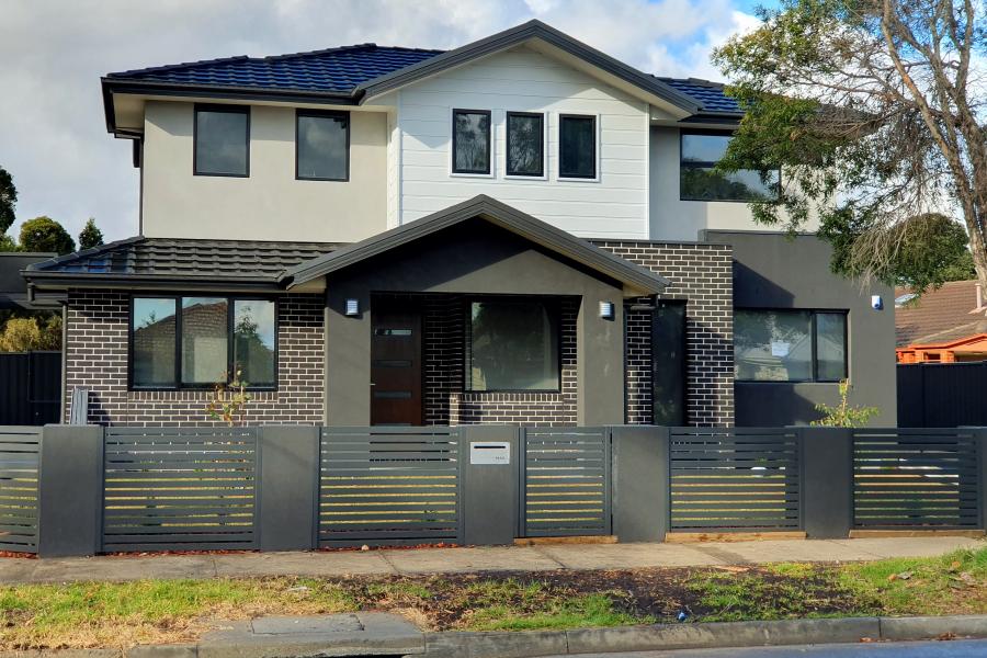Stylish & Spacious Townhouse in a Prime Location!