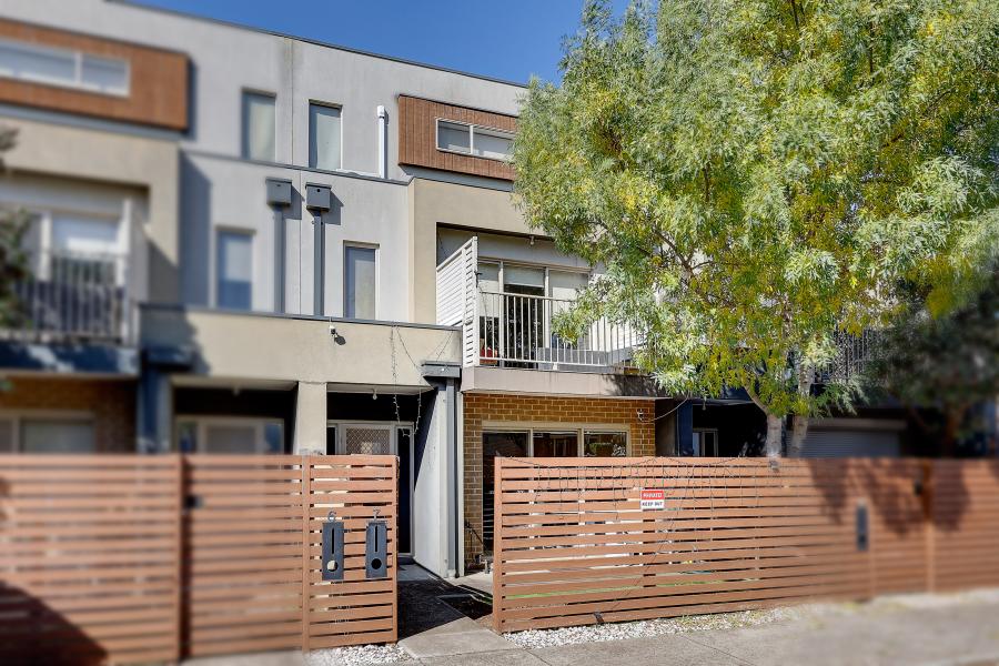 Space and Low-Maintenance Living in a Prime Location!