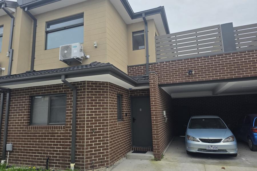2-Bedroom Townhouse in a Prime Location!