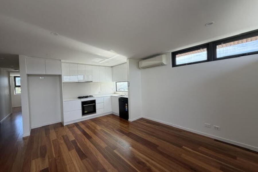 SPACIOUS, LIGHT-FILLED 3-BEDROOM APARTMENT WITH HUGE BALCONY – WATER INCLUDED!