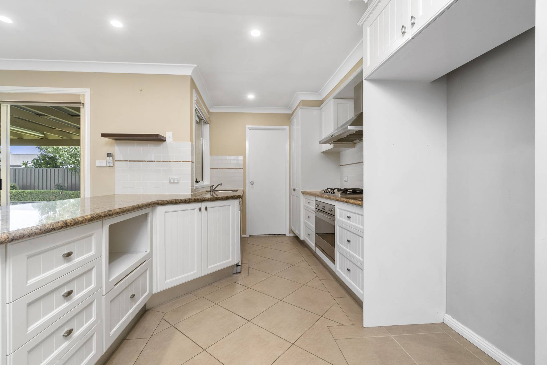 14 Albert St, McGraths Hill - Thumbnail 3