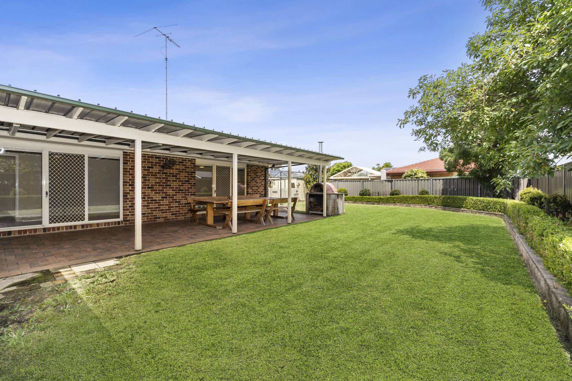 14 Albert St, McGraths Hill - Thumbnail 2