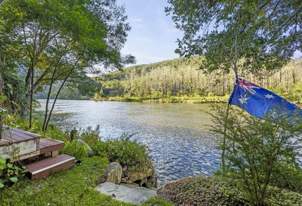 Riverside Living in the Beautiful Macdonald River Valley