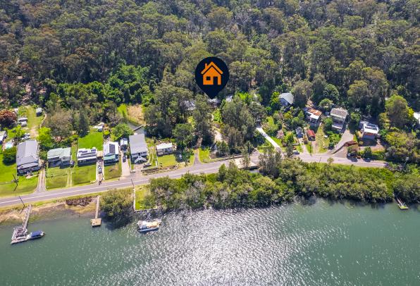 Hawkesbury River Retreat with Waterfront Access