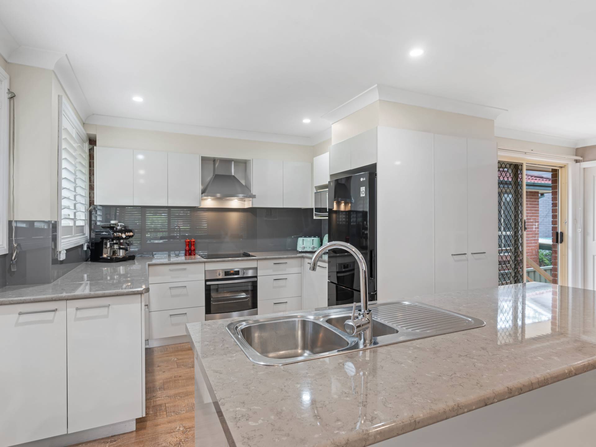 Unit 2, 15 Smallwood Rd, McGraths Hill - Thumbnail 3
