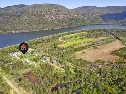 Over 1 Acre - Hawkesbury Waterfront - Vella Iverson Real Estate