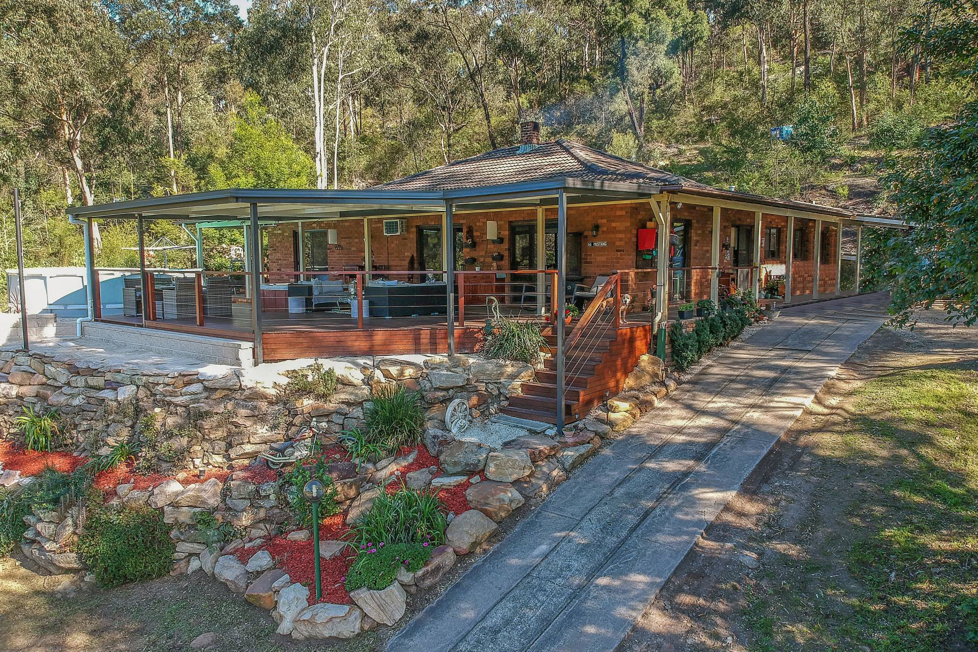 594 Chaseling Rd S, Leets Vale - Thumbnail 2