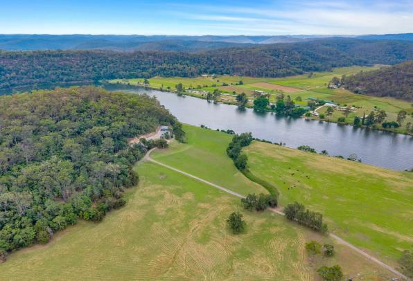 "Banyandah” A Serene Hawkesbury River Rural Lifestyle