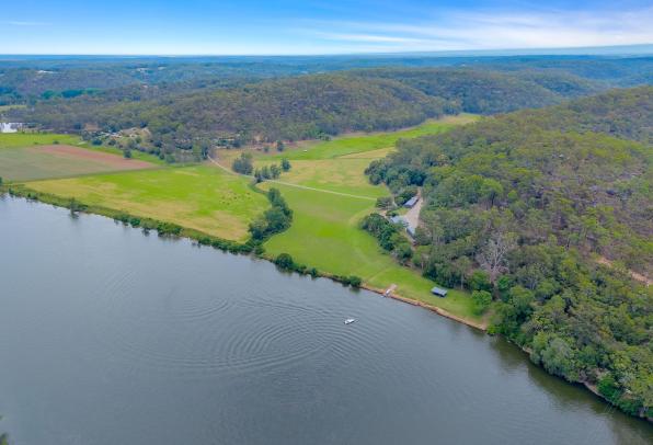 "Banyandah” A Serene Hawkesbury River Rural Lifestyle