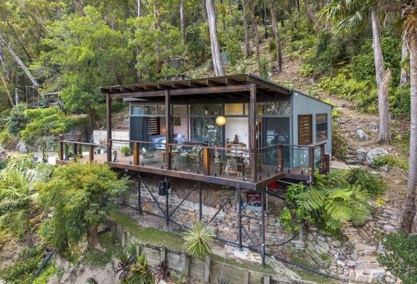 Stylish Riverside Home - Hawkesbury River Views