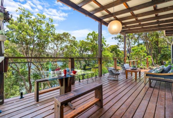 Stylish Riverside Home - Hawkesbury River Views