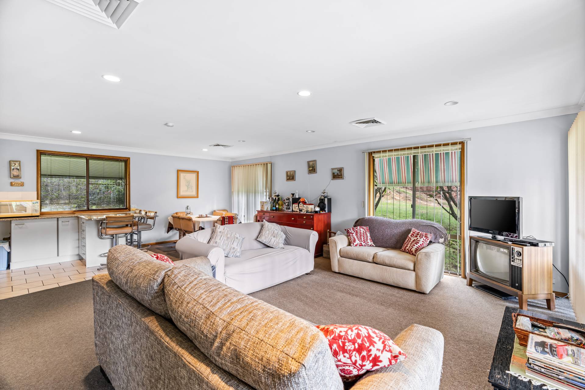 574 Chaseling Rd S, Leets Vale - Thumbnail 2