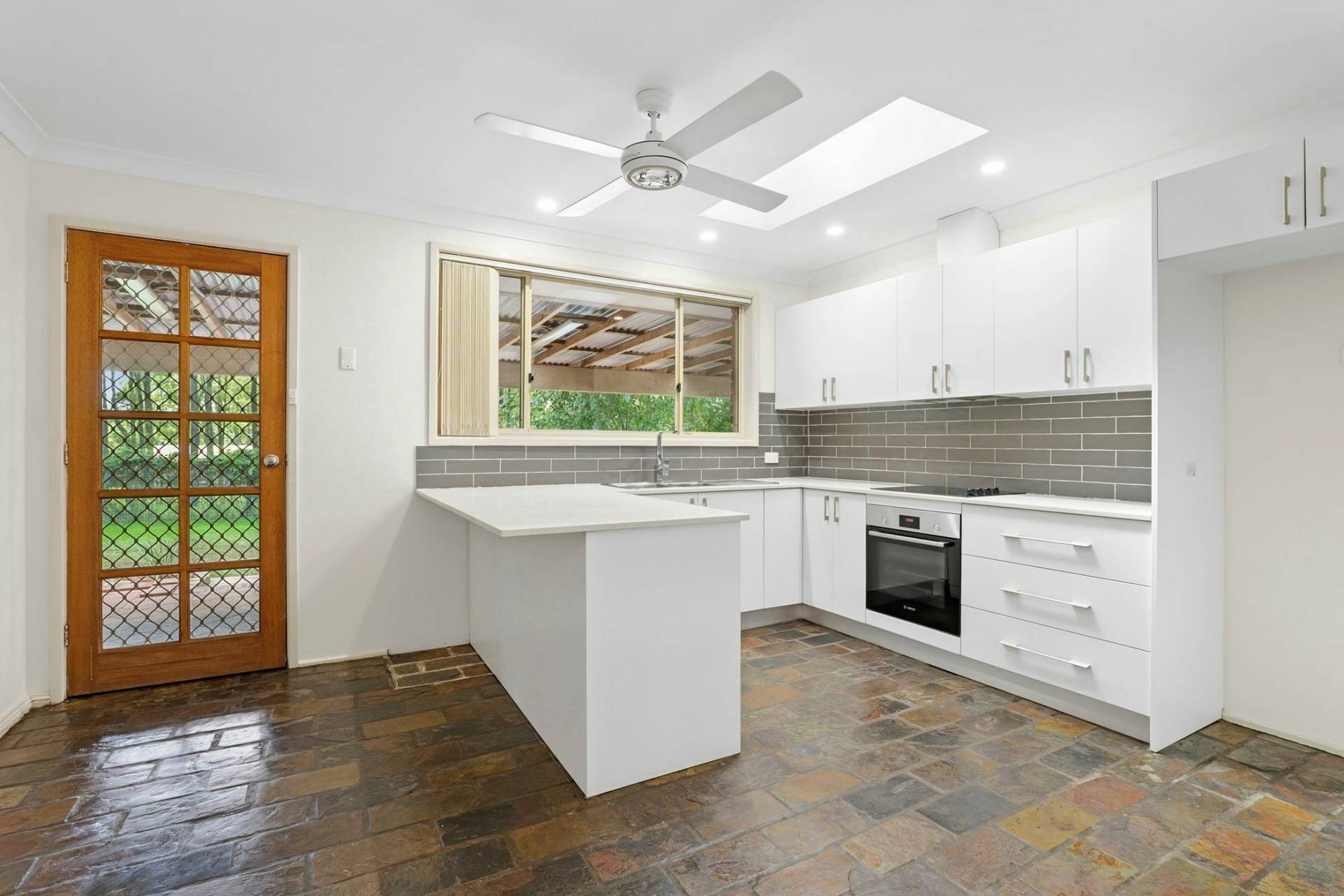 256 Spinks Rd, Glossodia - Thumbnail 2