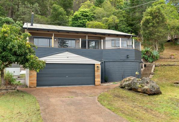 Spacious Family Home, Stunning River Views - Minutes to Wisemans Ferry