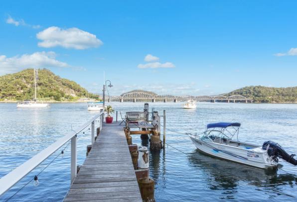 Waterfront Island Paradise with Jetty, Slipway & Private Sandy Beach