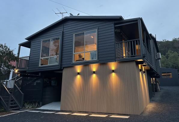 Stylish Renovated Family Home + Guest Accomodation / Studio