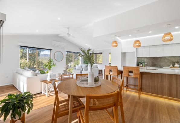 Stylish Renovated Family Home + Guest Accomodation / Studio
