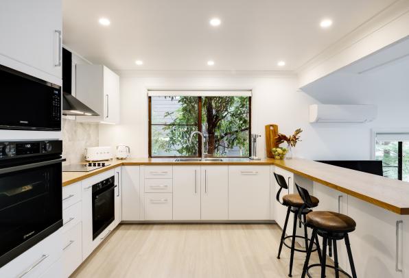 Stylish Riverfront Escape – North-East Facing Beauty with Shared Jetty Access