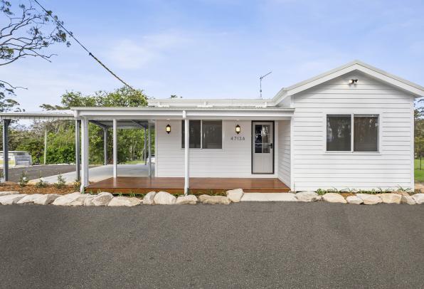 BEAUTIFUL & AS NEW - 3 BEDROOM HOME & GARAGE