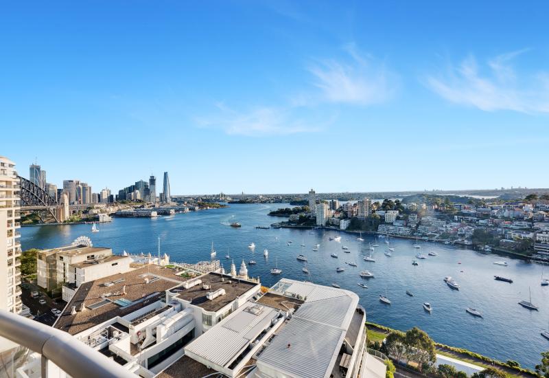 LUXURY SUB-PENTHOUSE - 3 MONTH LEASE
