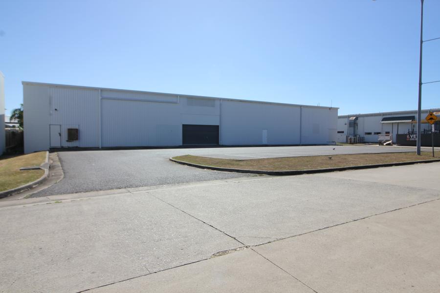 Central Warehouse in Busy Retail Centre