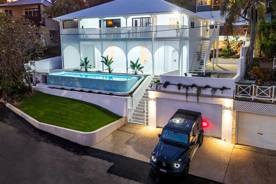 Two Houses | Luxurious Queenslander & Guest House | Infinity Pool | Spectacular Views & More..!!