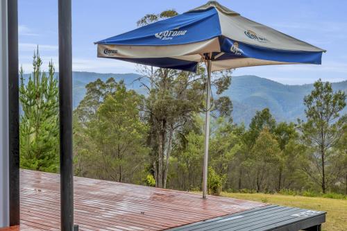 InHouse Real Estate - Country Solitude with Elegant Off-Grid Cabin