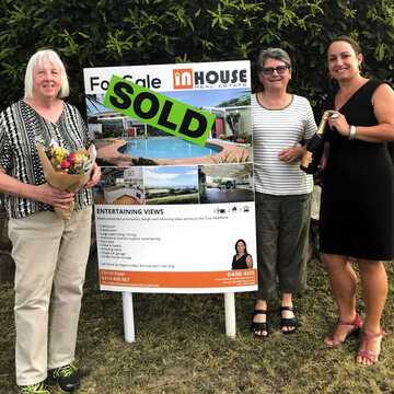 Anne & Roslyn testimonial image