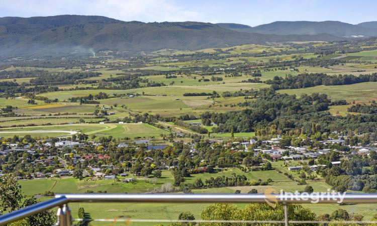 STUNNING YARRA VALLEY VIEWS ON APPROXIMATELY 3 ACRES 