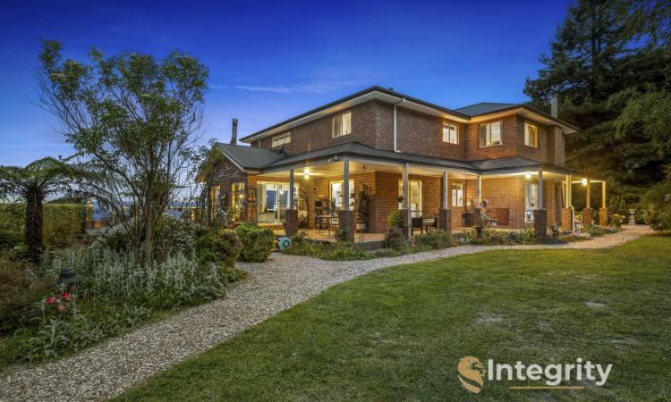 Vineyard B&B Residence on Stunning 25 Acres