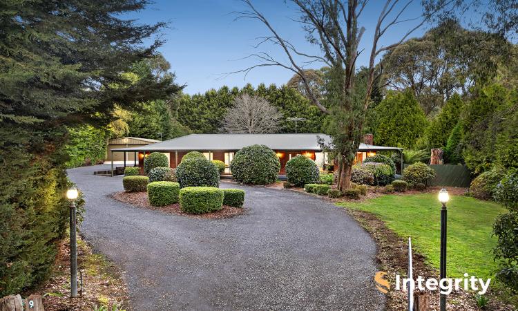 Large Family Home on 1 Acre Block + BORE