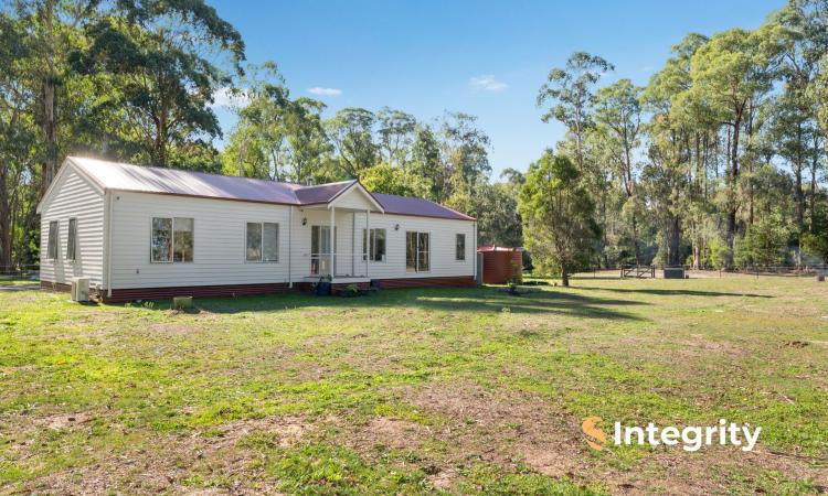 4.5 Acres (approx), Family Home with Horse Infrastructure