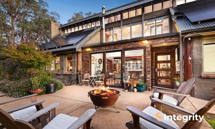 MUDBRICK DREAM HOME ON 10 ACRES WITH VIEWS