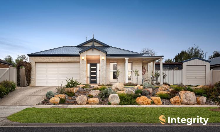 35 SQUARE SANDSTONE HOME ON 1/4 ACRE FOR FANTASTIC PRICE