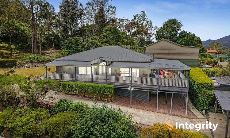 Spacious entertainer on large block with shedding