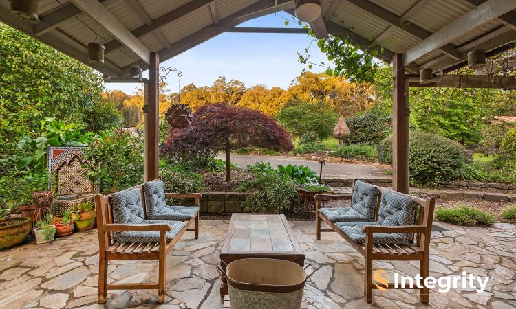 A Landmark Castella Home on 21 Acres Pastoral