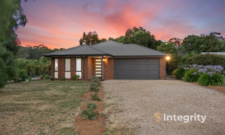 Fresh Family Living in the Heart of Kinglake West
