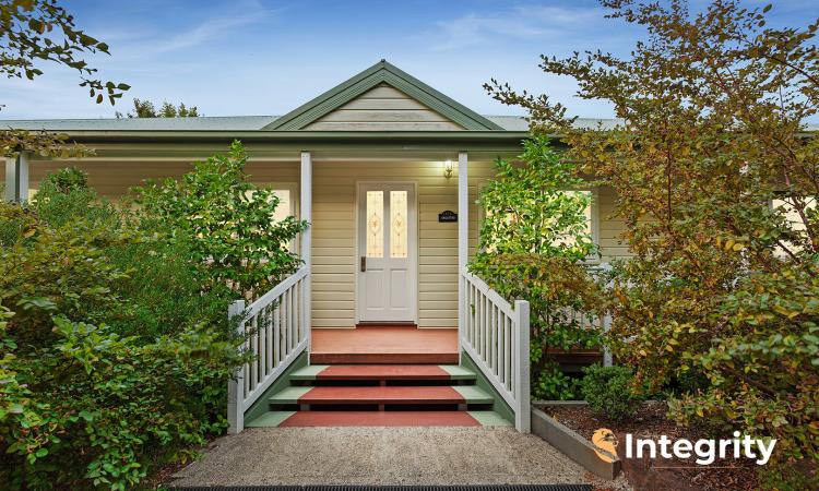 NEAT AS A PIN, QUIET LOCATION