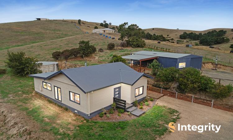 Elevated Views, Space & Lifestyle on 3.4 Acres