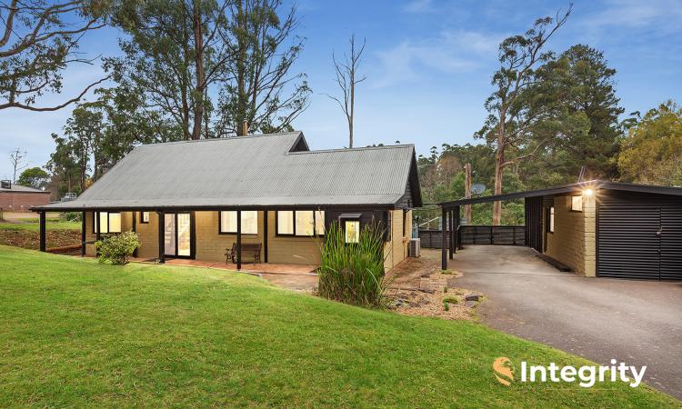 Quintessential Mudbrick Charm On Over Half Acre