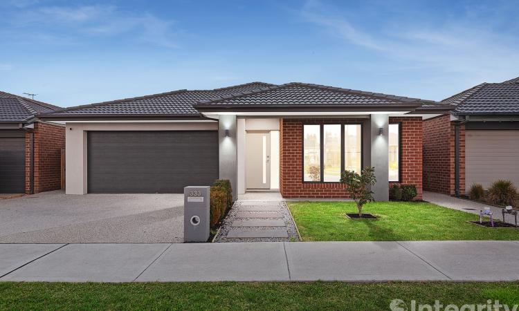 RESORT LIVING EVERY DAY - BUS AT YOUR DOORSTEP  + COLES OPENING SOON