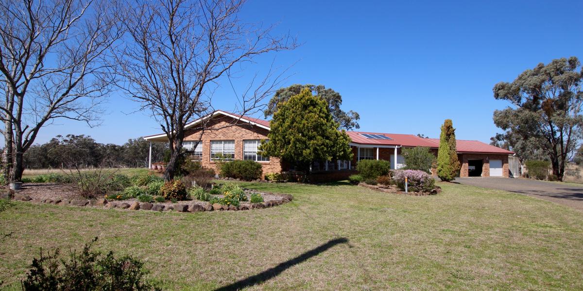 KUMPARTOO - Home on acreage and McIntyre River
